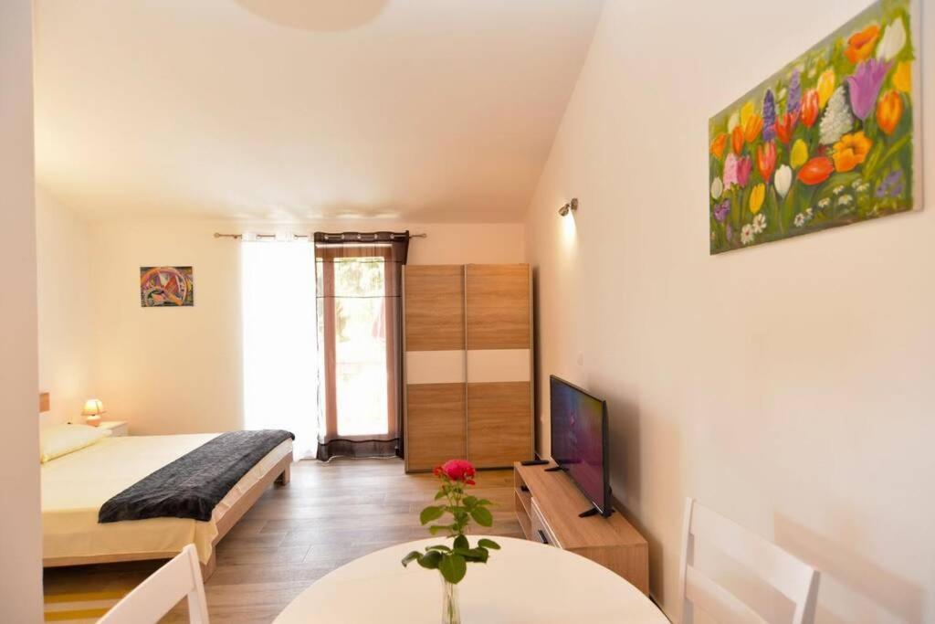 Apartment Vesna For 2, Free Parking And Wi-Fi Pula Zewnętrze zdjęcie