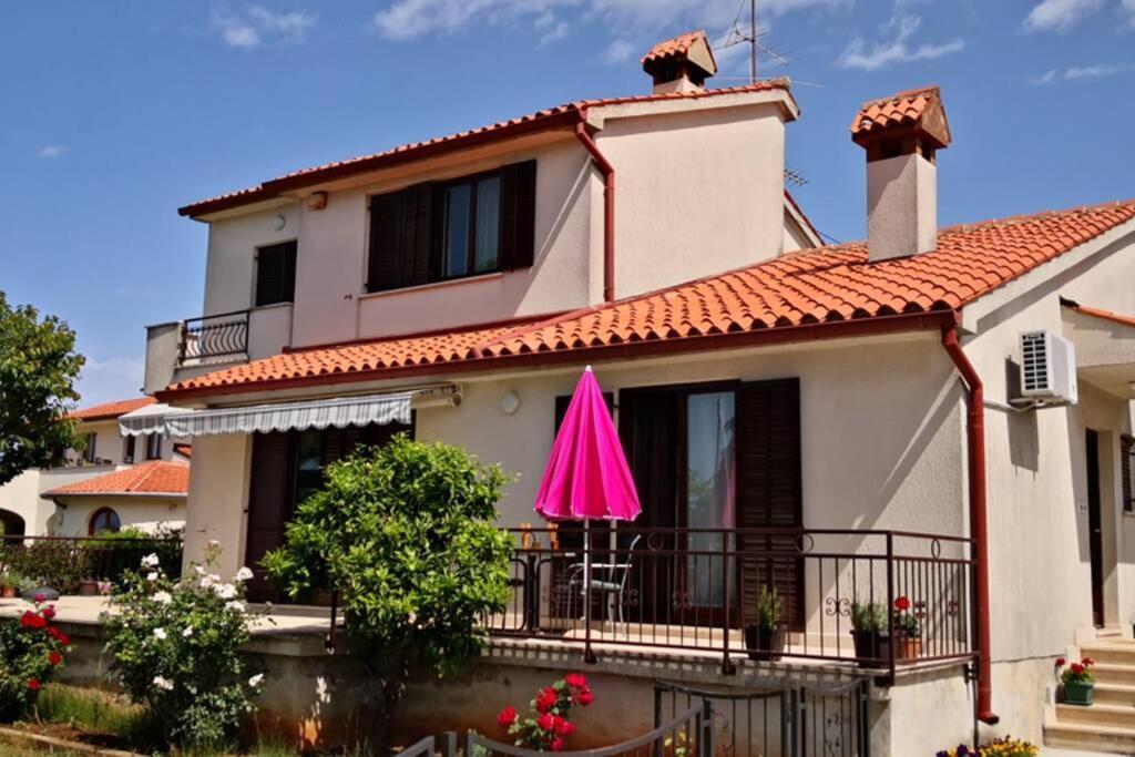Apartment Vesna For 2, Free Parking And Wi-Fi Pula Zewnętrze zdjęcie