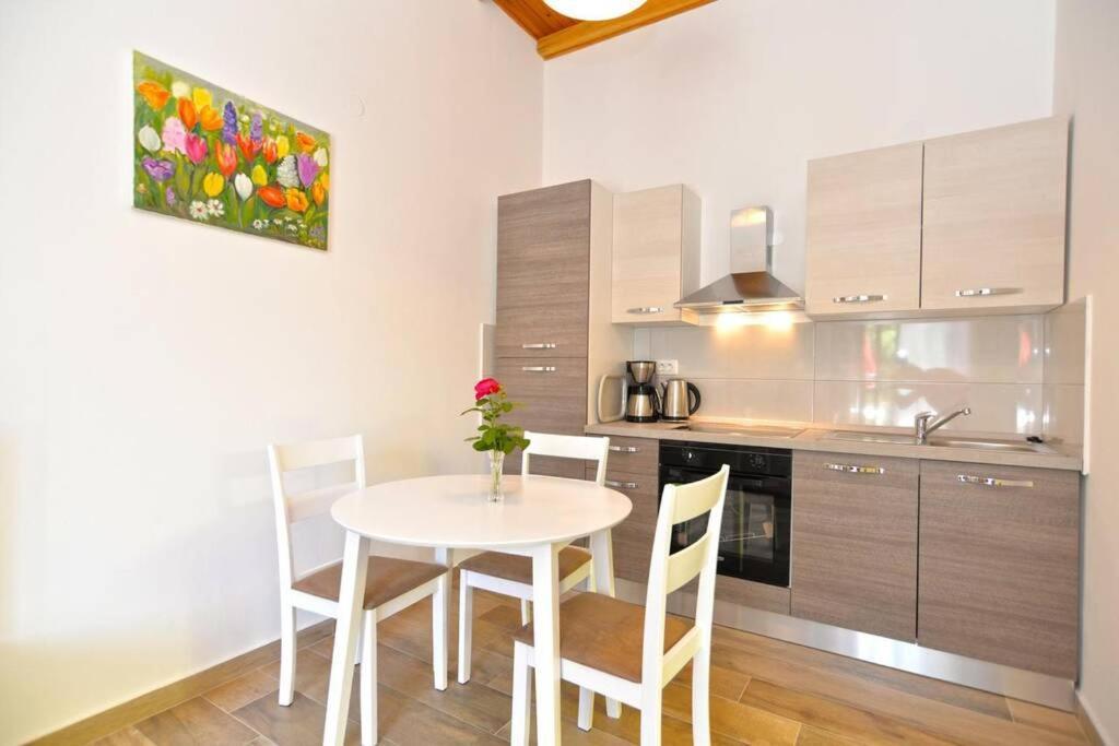 Apartment Vesna For 2, Free Parking And Wi-Fi Pula Zewnętrze zdjęcie