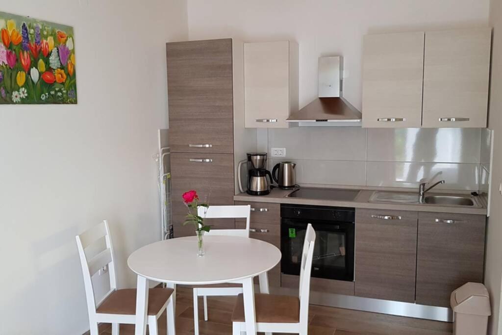 Apartment Vesna For 2, Free Parking And Wi-Fi Pula Zewnętrze zdjęcie