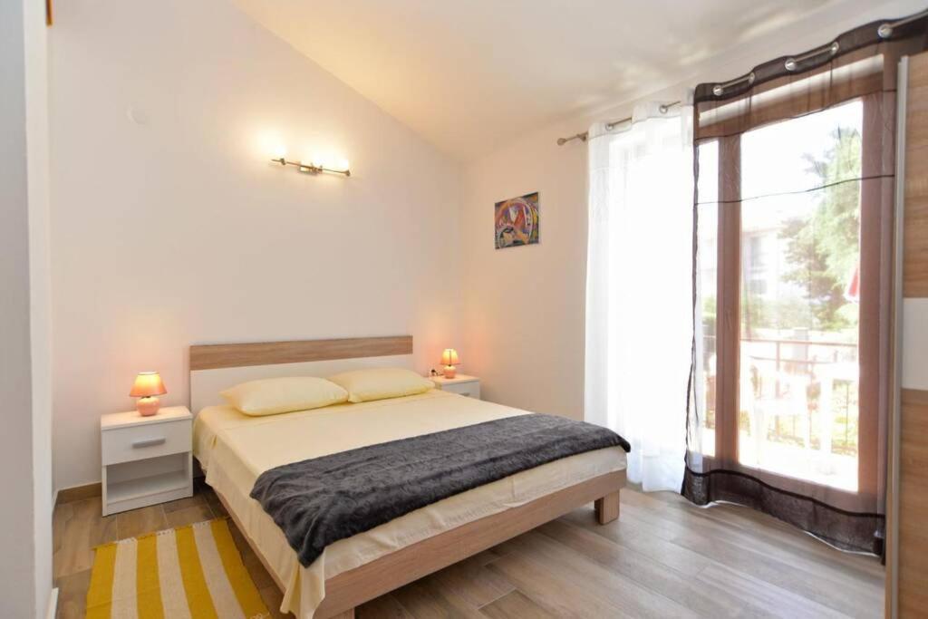 Apartment Vesna For 2, Free Parking And Wi-Fi Pula Zewnętrze zdjęcie