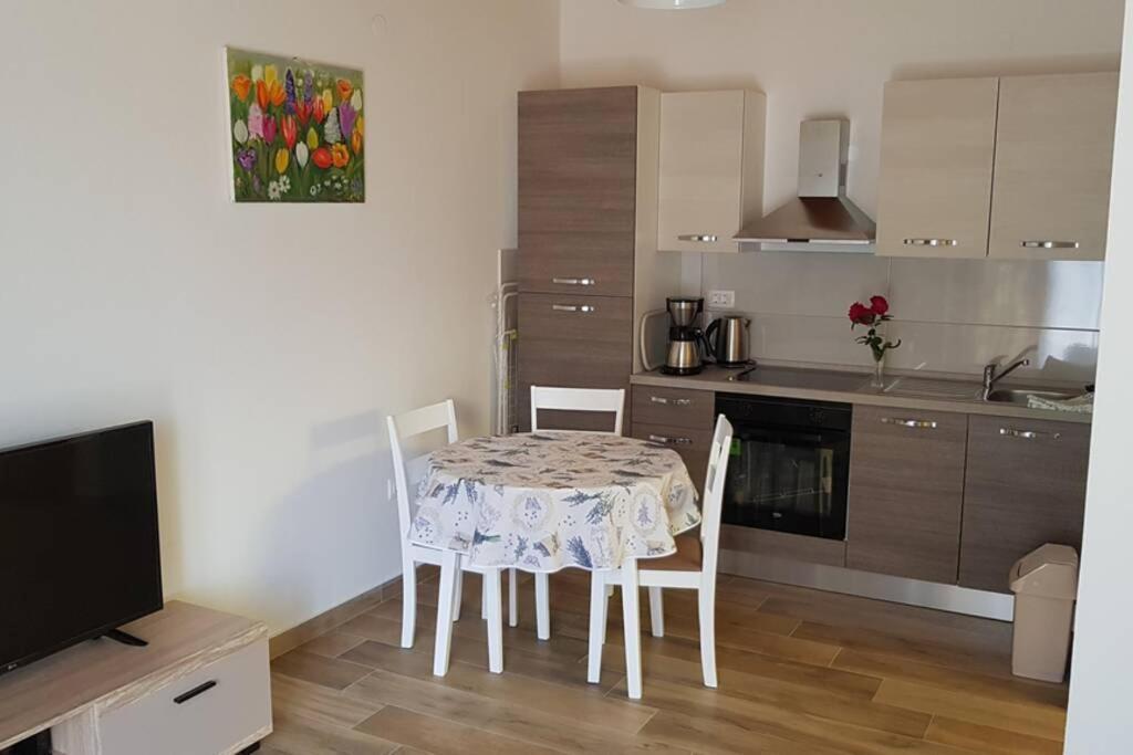 Apartment Vesna For 2, Free Parking And Wi-Fi Pula Zewnętrze zdjęcie